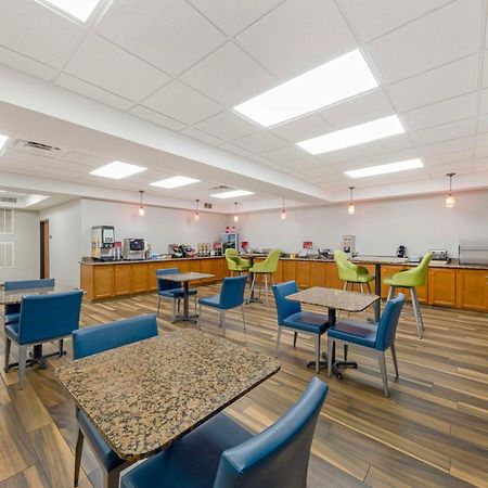 Best Western Plus Midwest City Inn & Suites Buitenkant foto