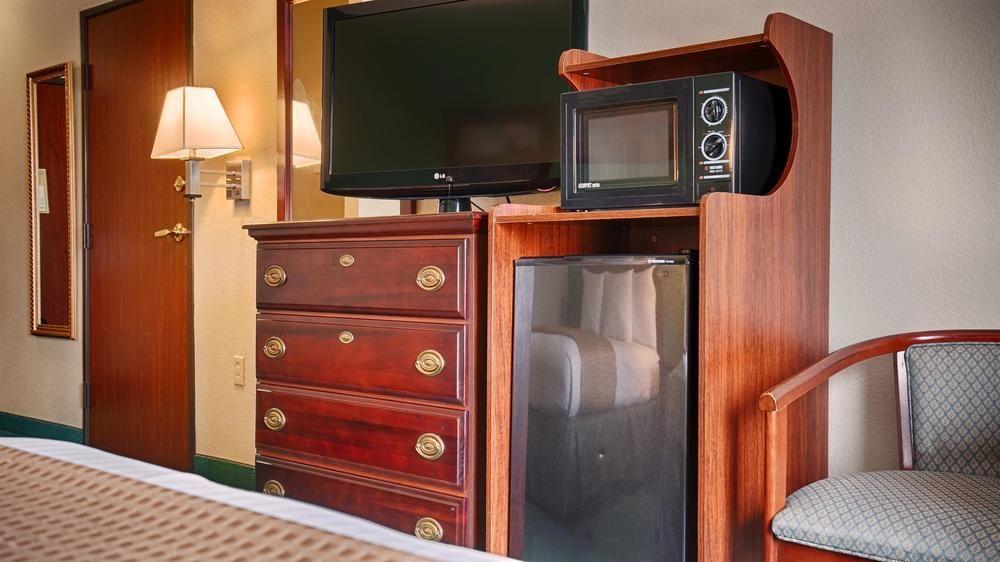 Best Western Plus Midwest City Inn & Suites Buitenkant foto