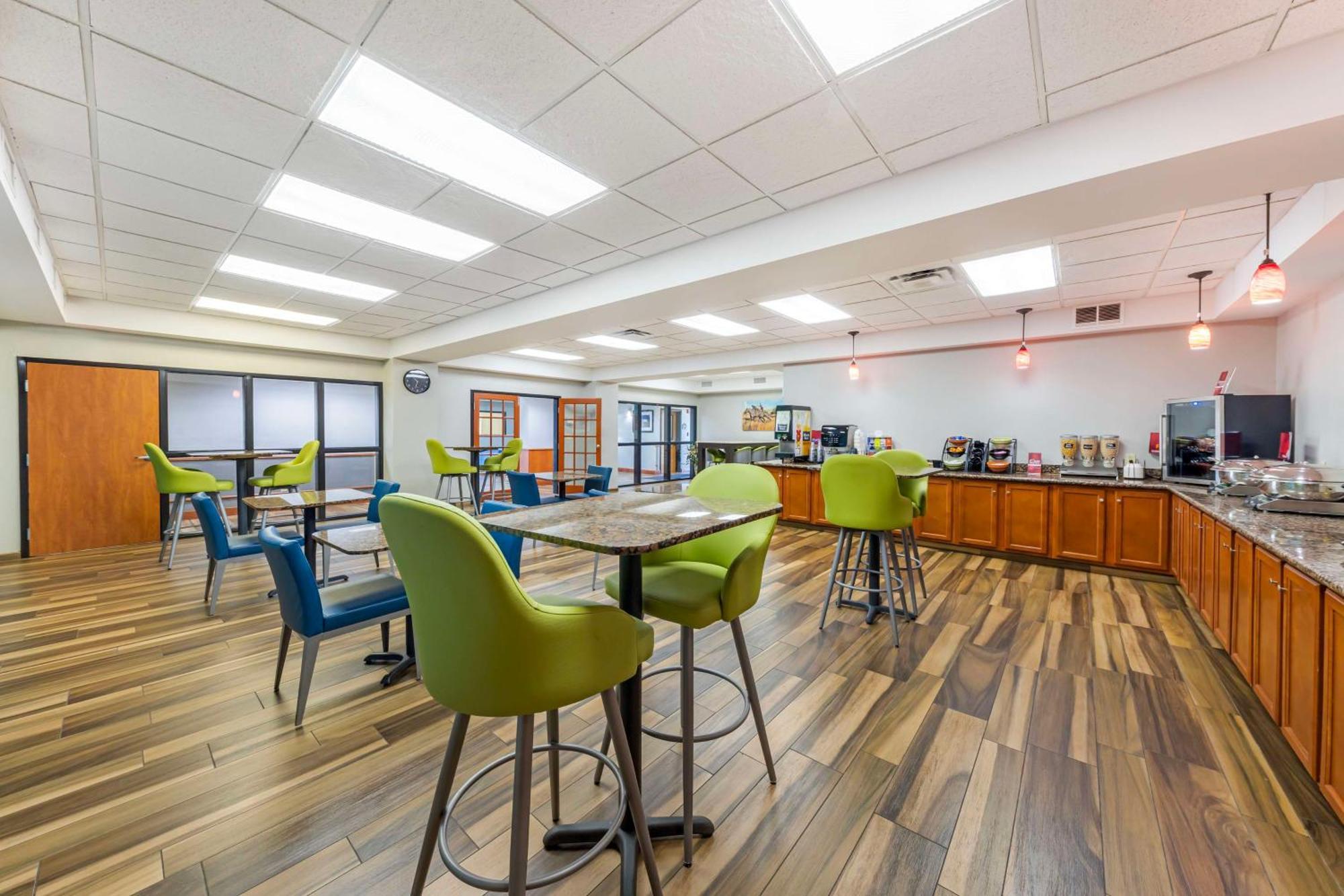 Best Western Plus Midwest City Inn & Suites Buitenkant foto