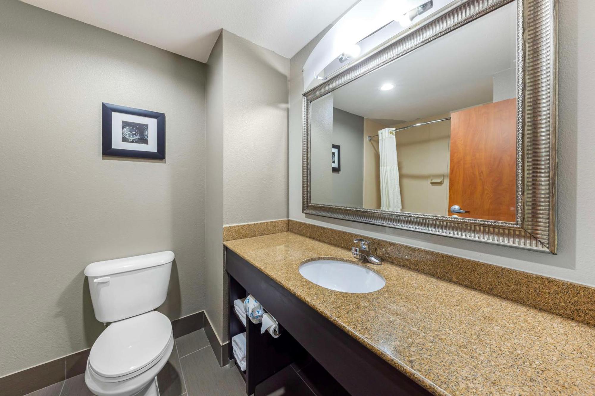 Best Western Plus Midwest City Inn & Suites Buitenkant foto