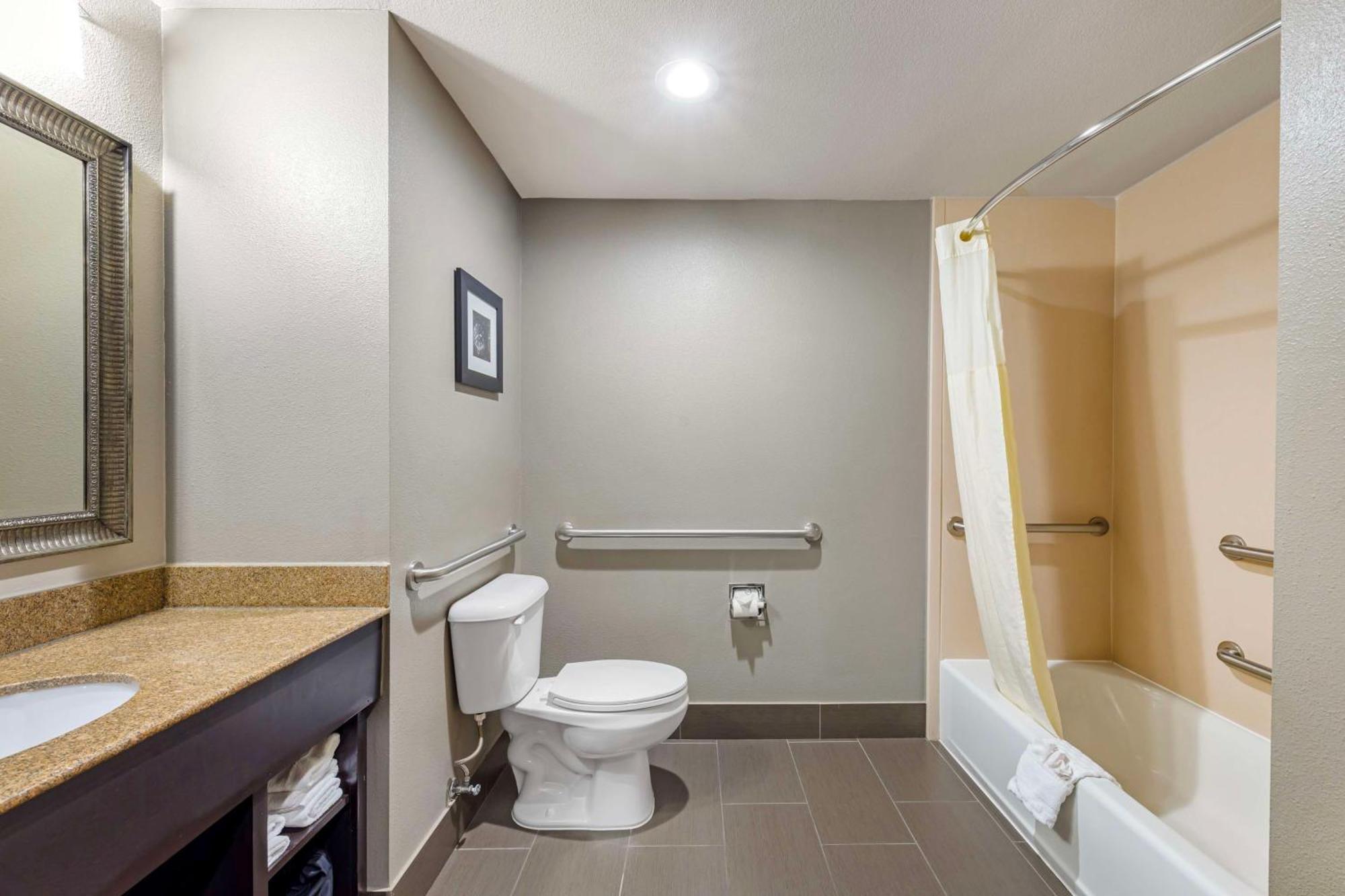 Best Western Plus Midwest City Inn & Suites Buitenkant foto