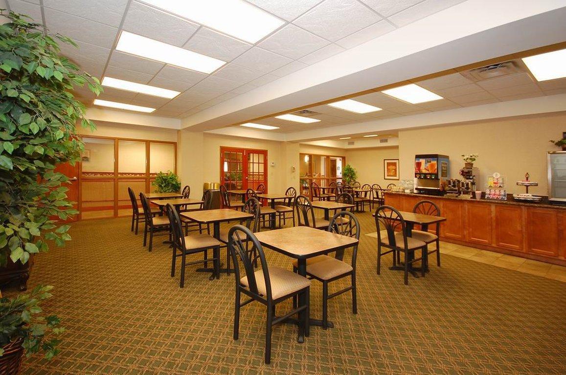 Best Western Plus Midwest City Inn & Suites Buitenkant foto