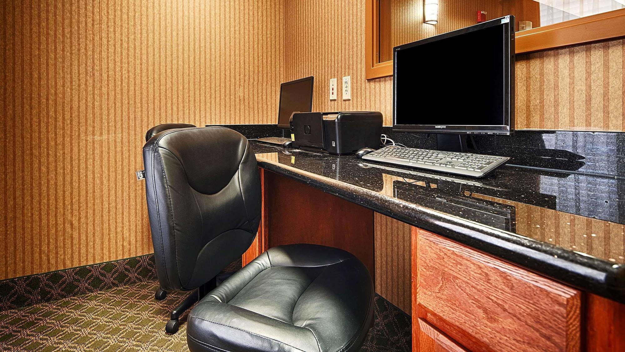 Best Western Plus Midwest City Inn & Suites Buitenkant foto
